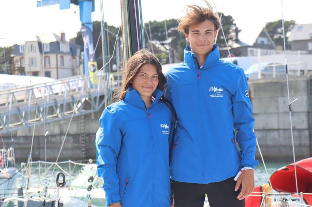 Originaires du pays de Paimpol (Côtes-d’Armor), Manon Giannatoni et Théo Masse vont participer au Tour Voile 2023 qui débutera le 1er juillet en baie de Saint-Brieuc. © OUEST-FRANCE